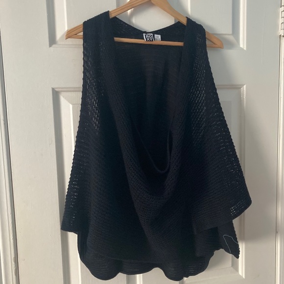 Roxy Black flowy crocheted top - one size - Picture 1 of 3